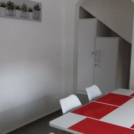 Pelso Apartmanhaz 公寓 *